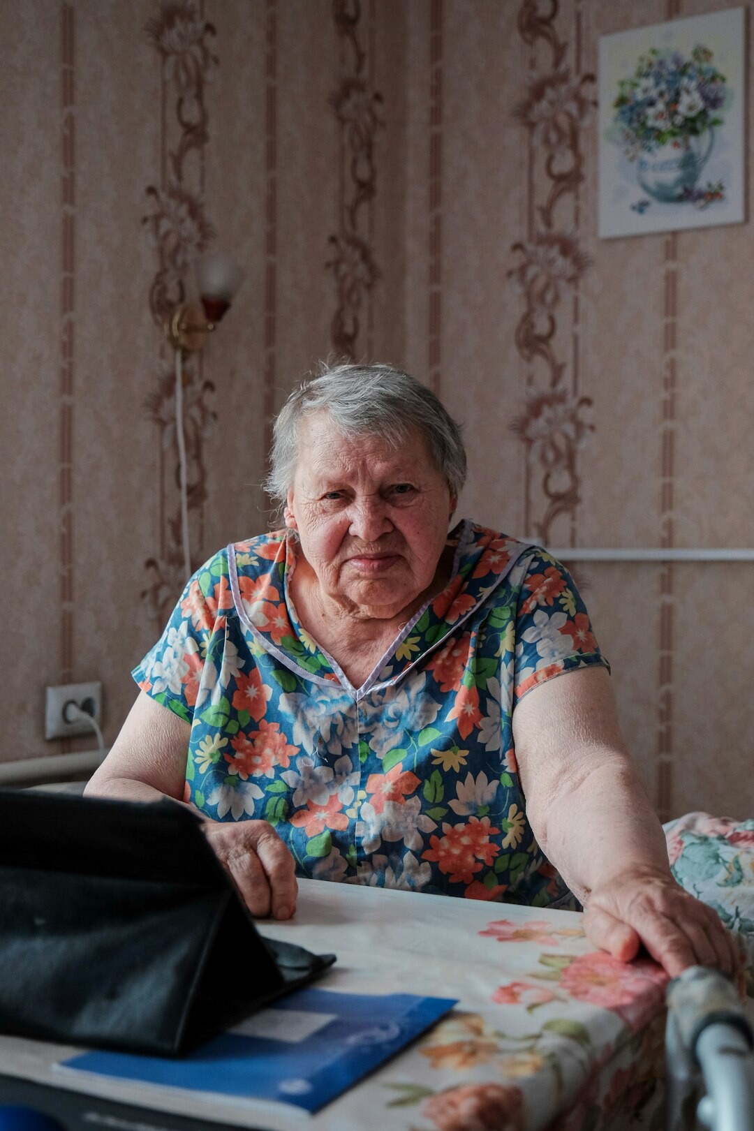 senior using tablet
