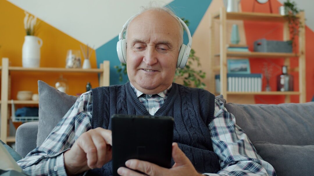 senior using tablet